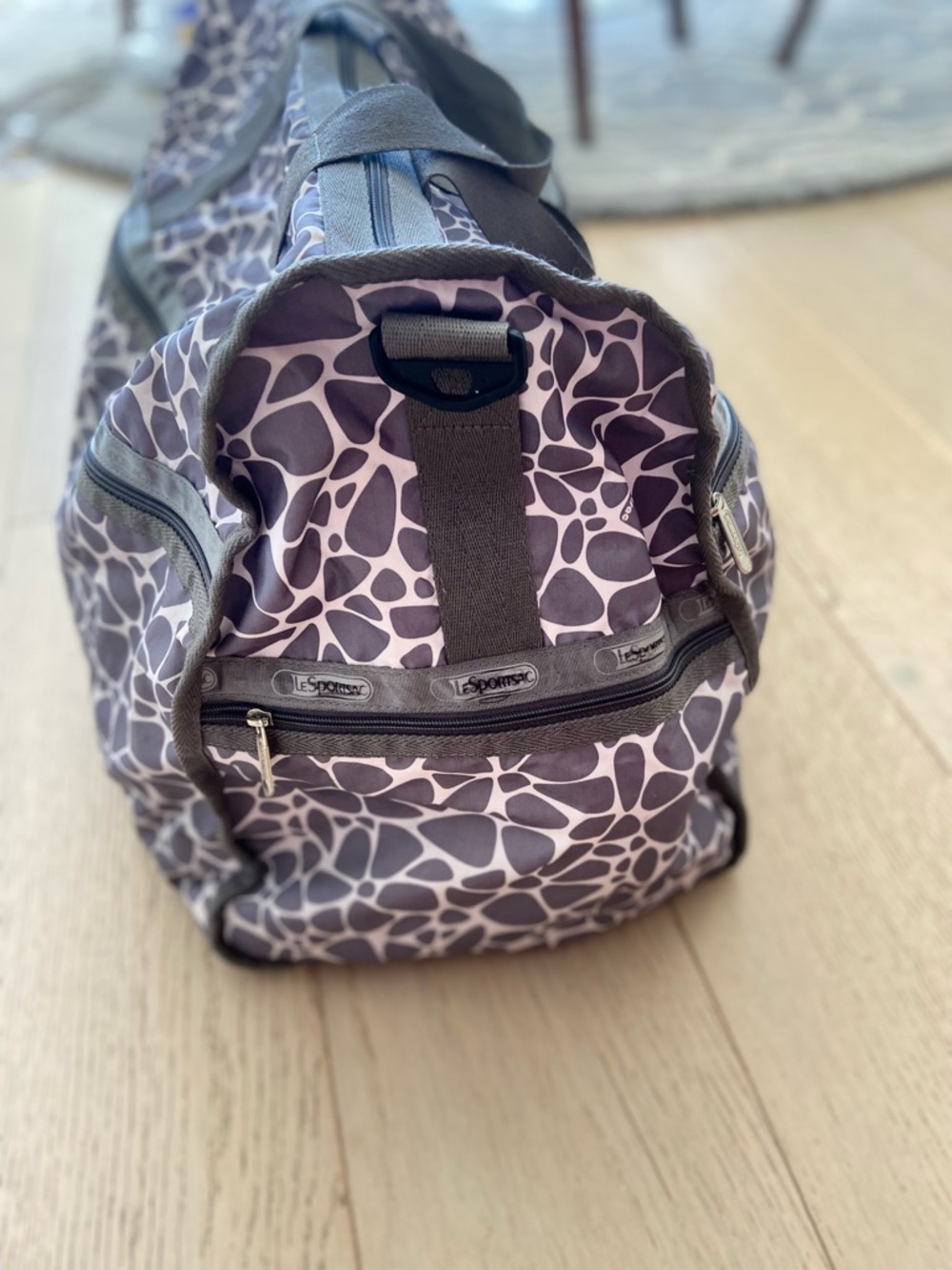 LeSportsac XL Weekender Travel Bag Grey Lightweight Carry-On Overnight - Picture 4 of 13